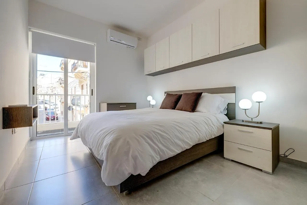 Apartment Central Sliema 3-Bedroom Retreat Malta