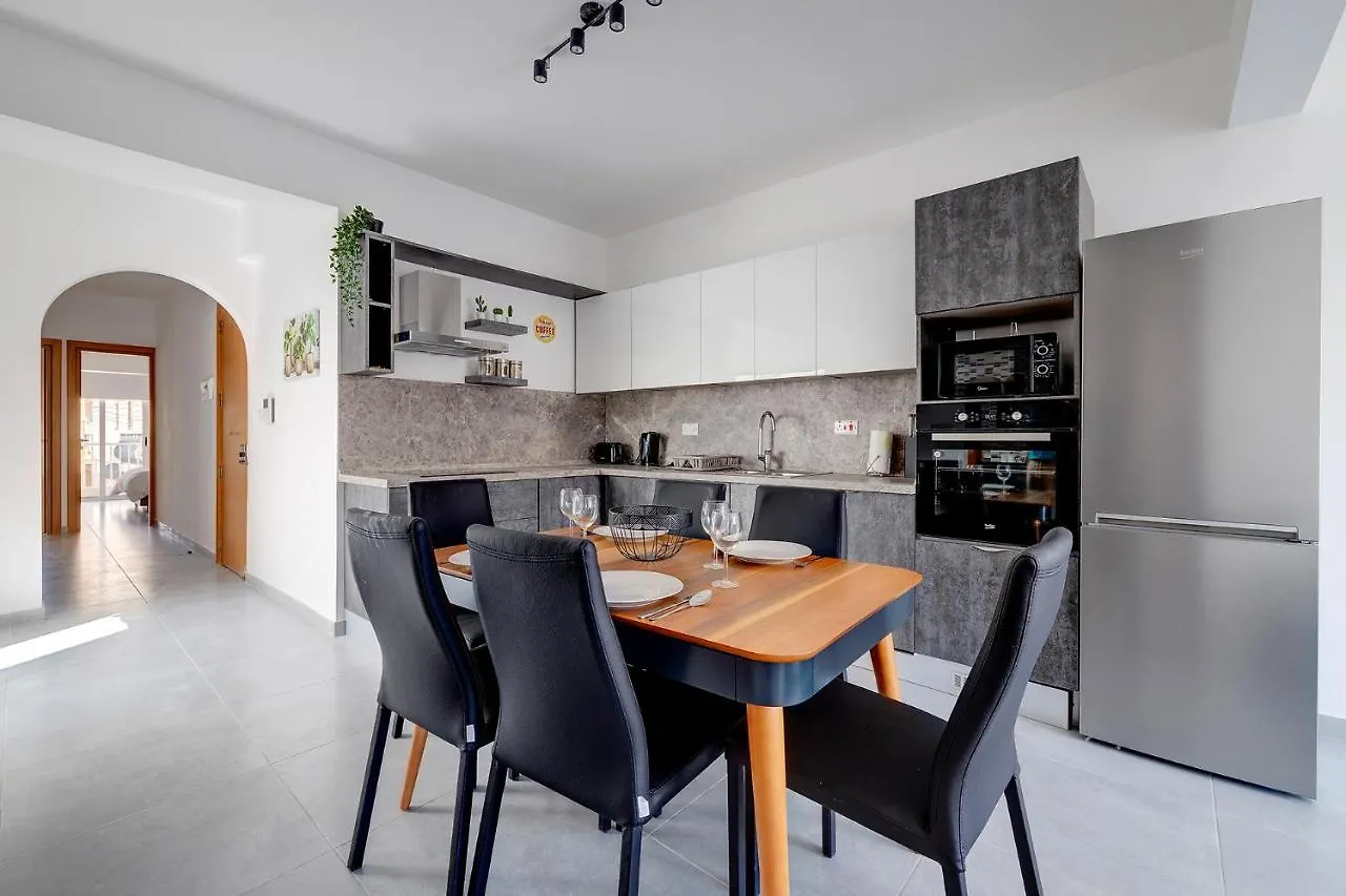 Central Sliema 3-Bedroom Retreat 0*,  Malta
